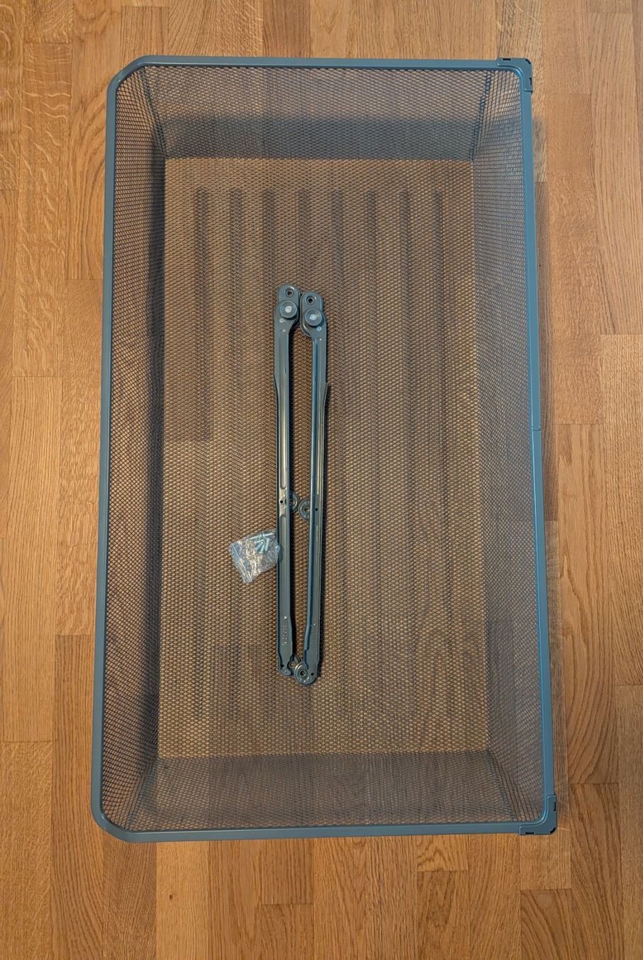 Ikea Armadi: Ikea Netzdrahtkorb, dunkelgrau, 100x58cm – Usato da Schänis venduto da bjarne.d