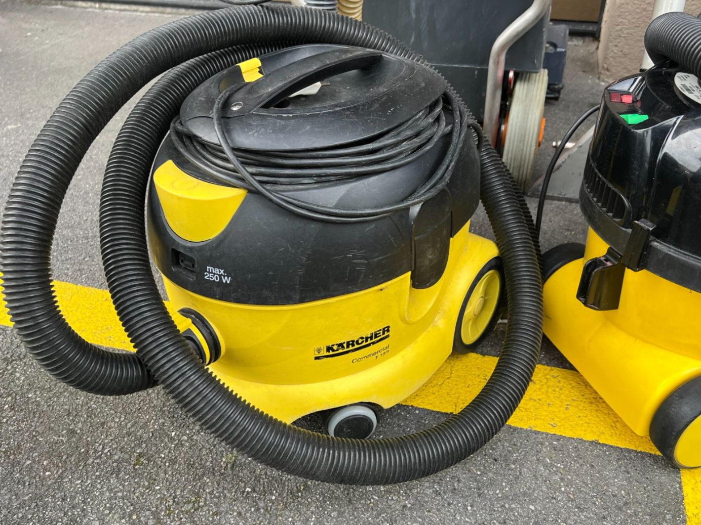 Kärcher Tutte le macchine: Kärcher Commercial T 12/1 – Usato da Bäch SZ venduto da inf_js5h 2