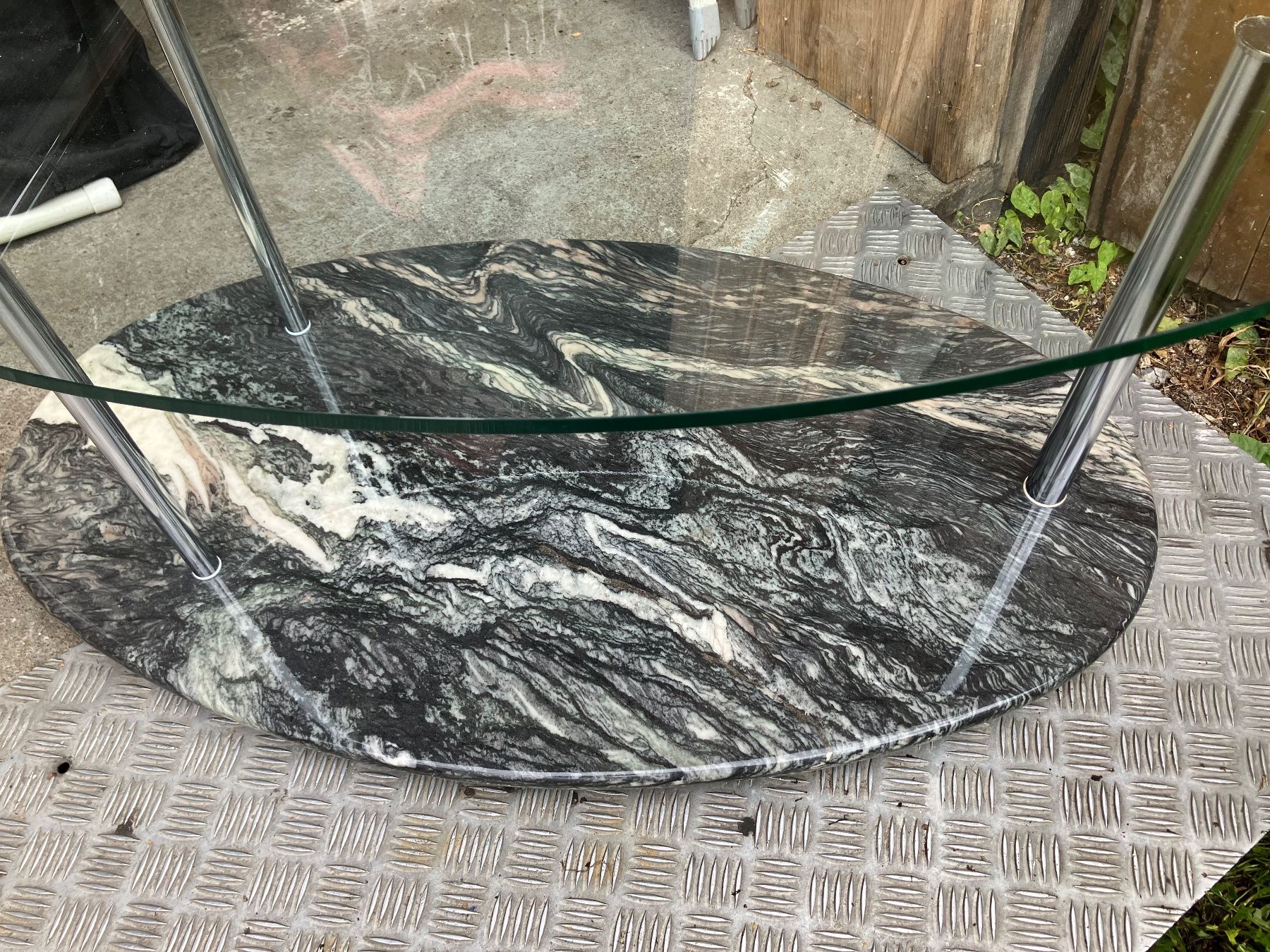 Tische: Ovaler Salontisch, Glas und Marmor – Gebraucht aus Baar von Zugi2 2