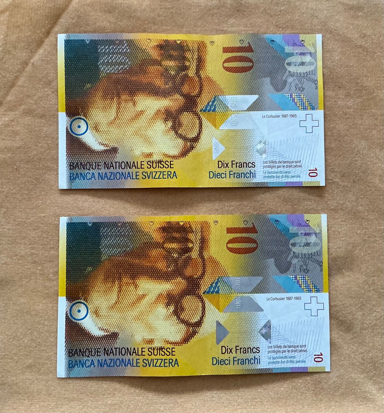 Billets de banque: 2x Schweizer Banknote CHF 10 Franken Numéros conséqutifs – D'occasion à Meyrin par laservette99 1