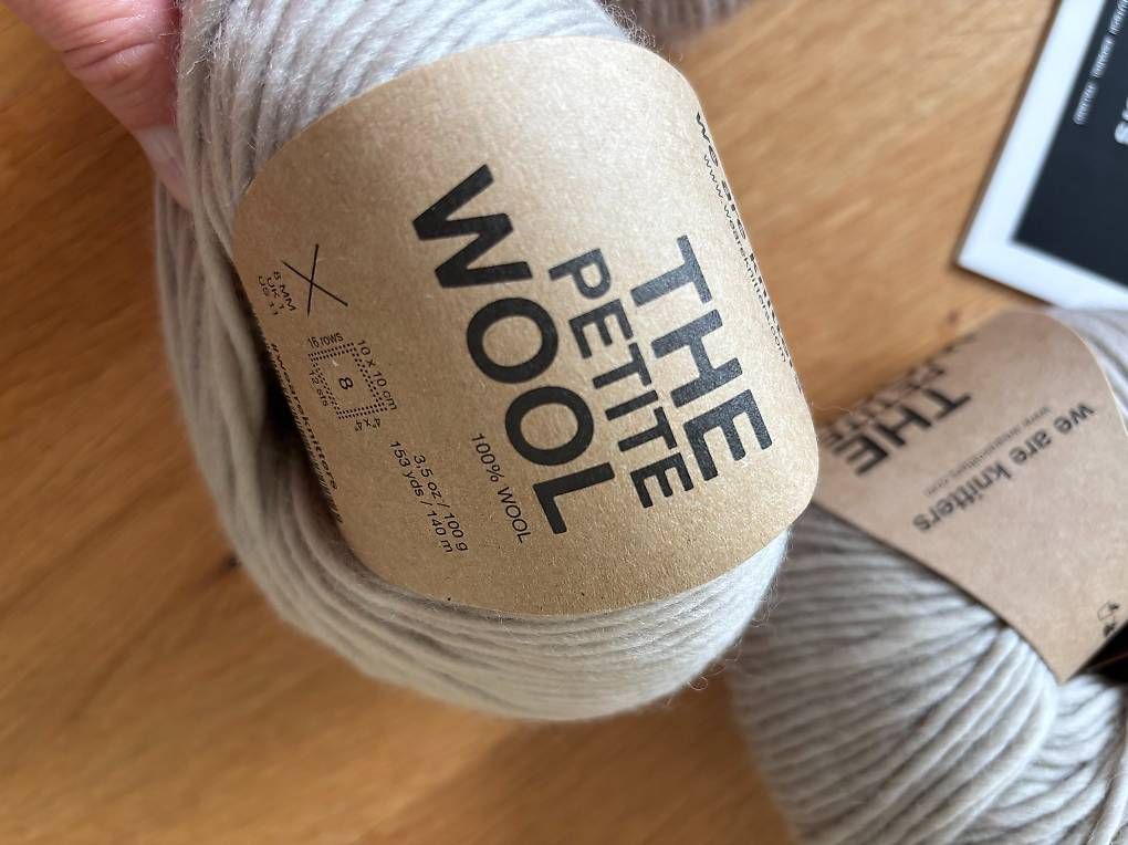 Lana: Strickset NEU «Durango Schal» von We are Knitters, Hellgrau. – Nuovo e nell'imballaggio originale da Winterthur venduto da Incubusmelodies 1