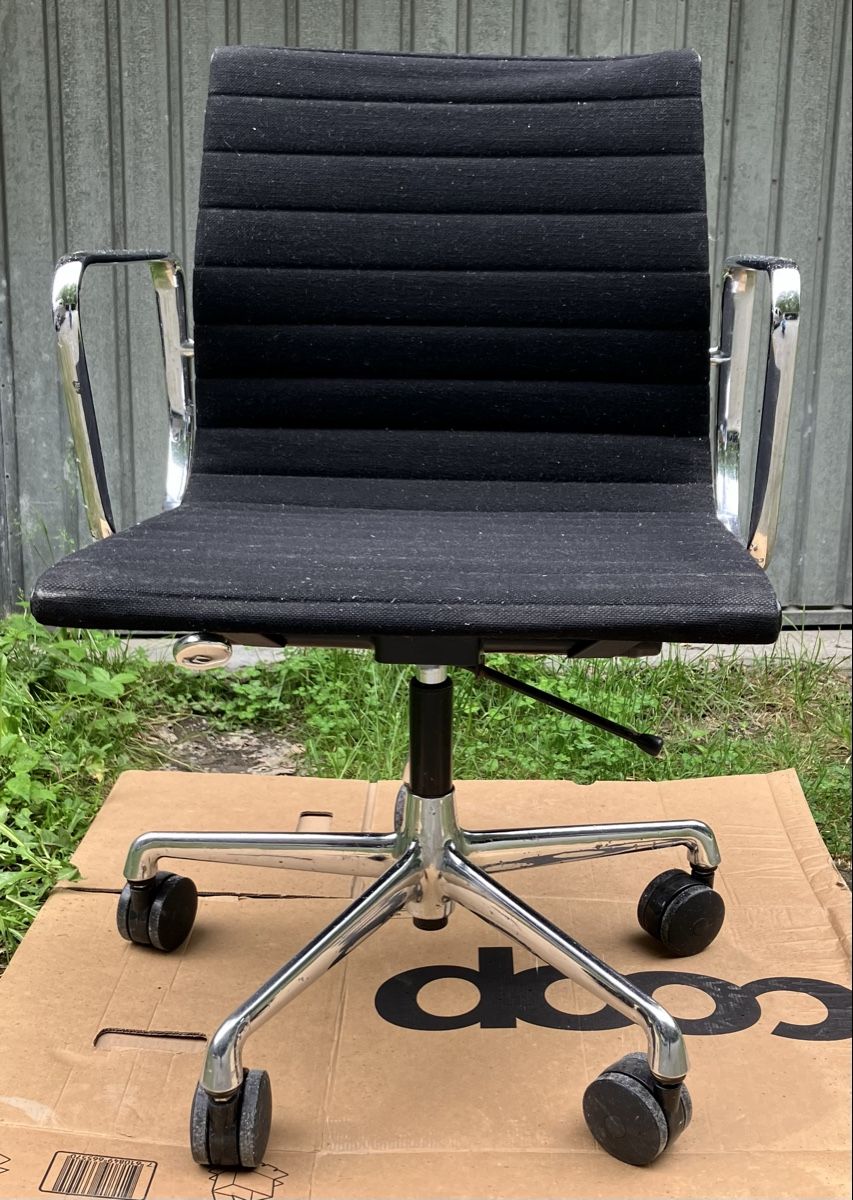 Eames Sedie: Original Eames Chair – Usato da Mürren venduto da Ne-le 1