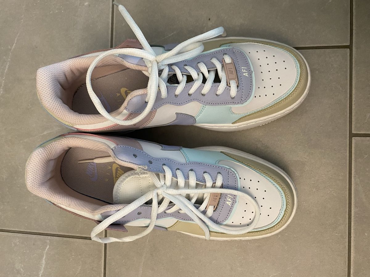 Nike Scarpe da donna: Nike Air Force One Damenschuhe farbig, Grösse 41 – Nuovo (secondo la descrizione) da Hünenberg See venduto da lar_9zjk 5