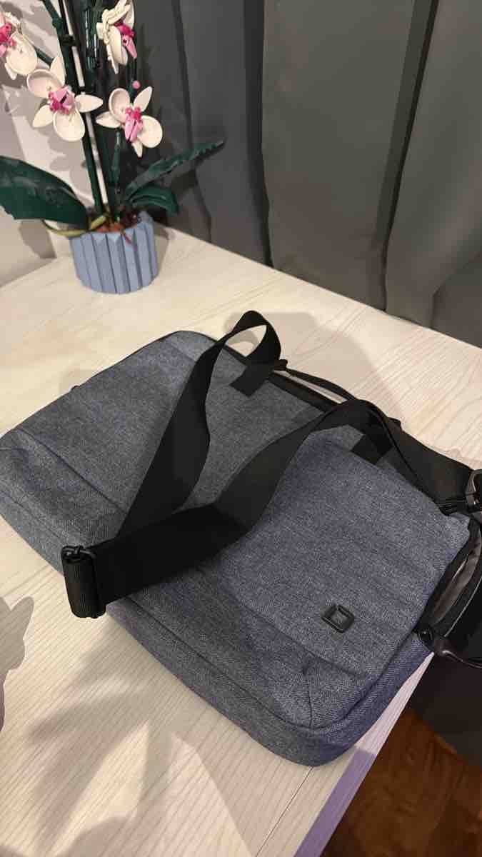 Altro in  Abbigliamento & Accessori: Laptop bag grey adjustable strap like new condition – Usato da Zürich venduto da kei_cff8 1