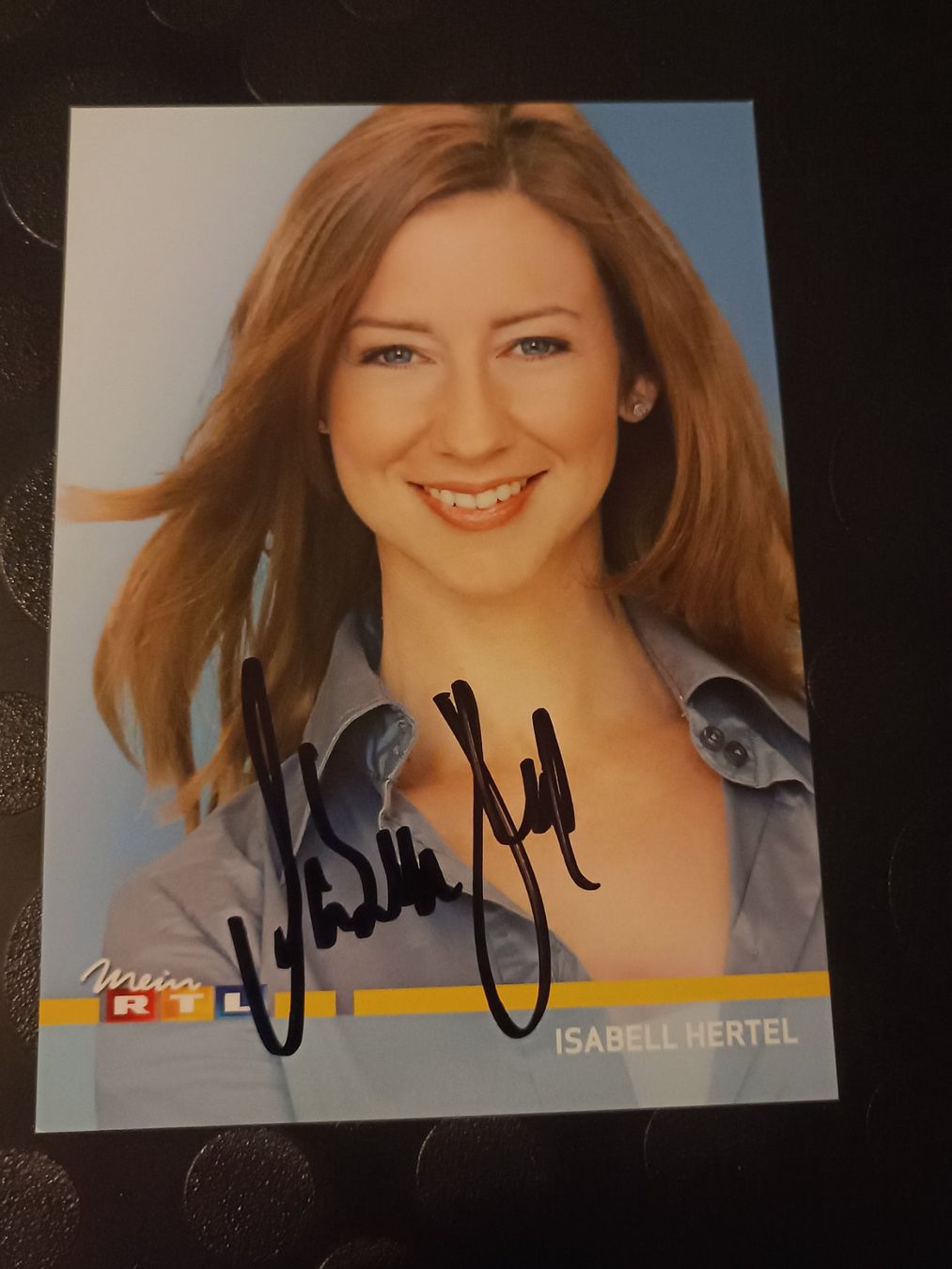 Autogramme: Isabell Hertel - handsignierte Autogrammkarte – Gebraucht aus Menziken von Artographs