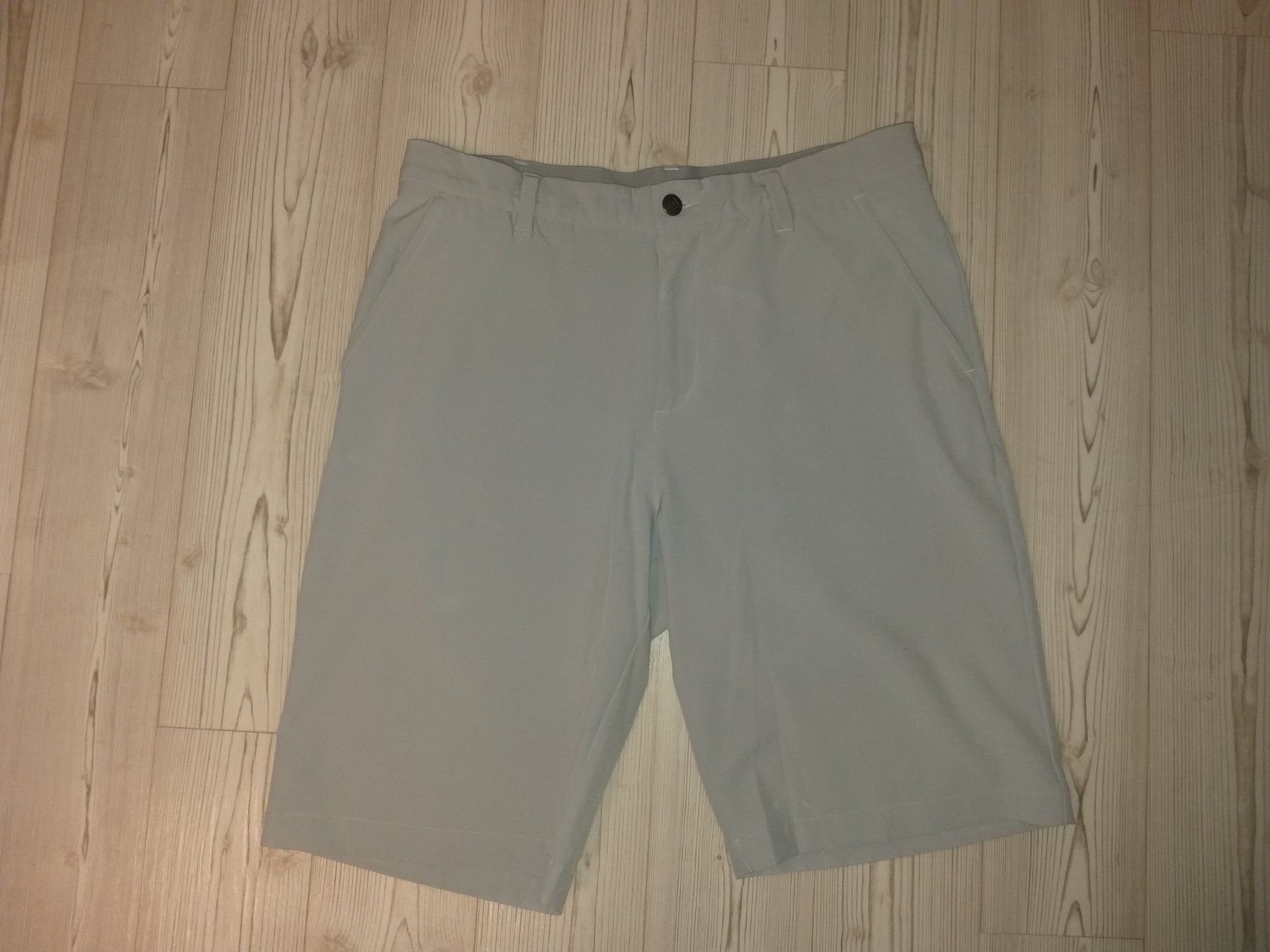 Adidas Pantalons: Short ADIDAS  Taille / Grosse 48 CH ( M) – D'occasion à Cossonay-ville par Super-Price-Quality