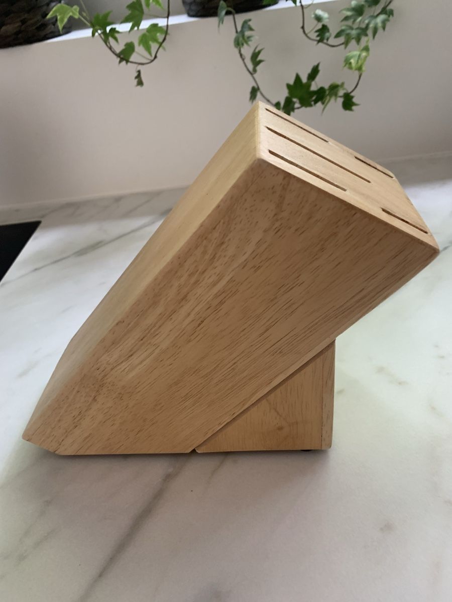 Coltelli: KITCHEN: Oak wood knives holder – Usato da Zürich venduto da Angela_Fashion_Lover