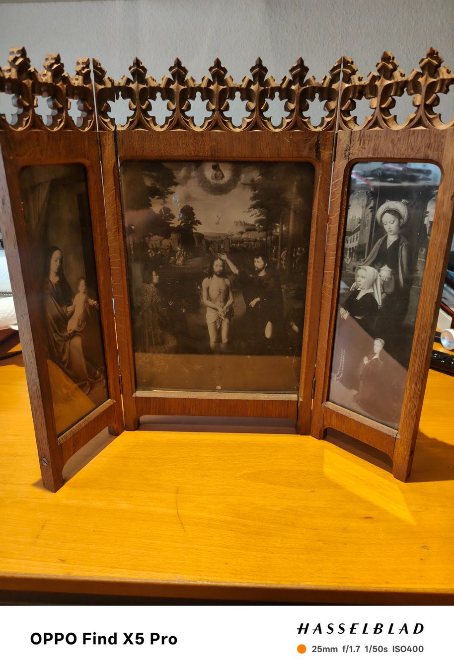 Poster & Bilder: Antikes Triptychon mit religioese Motive, Holzrahmen! – Gebraucht aus Basel von M2