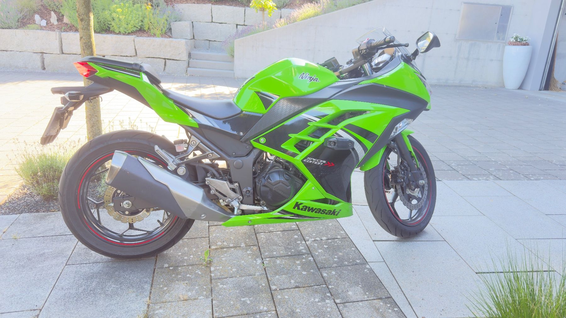 Kawasaki Strada: Kawasaki Ninja 300 Special Edition mit ABS – Usato da Hauptwil venduto da aromashop 1