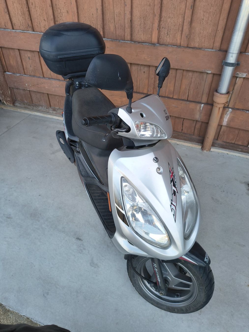 Sym Scooter: Motorroller SYM Jet X 50 silber schwarz mit Topcase – Difettoso da Laufen venduto da Dreier_Motos_AG 5