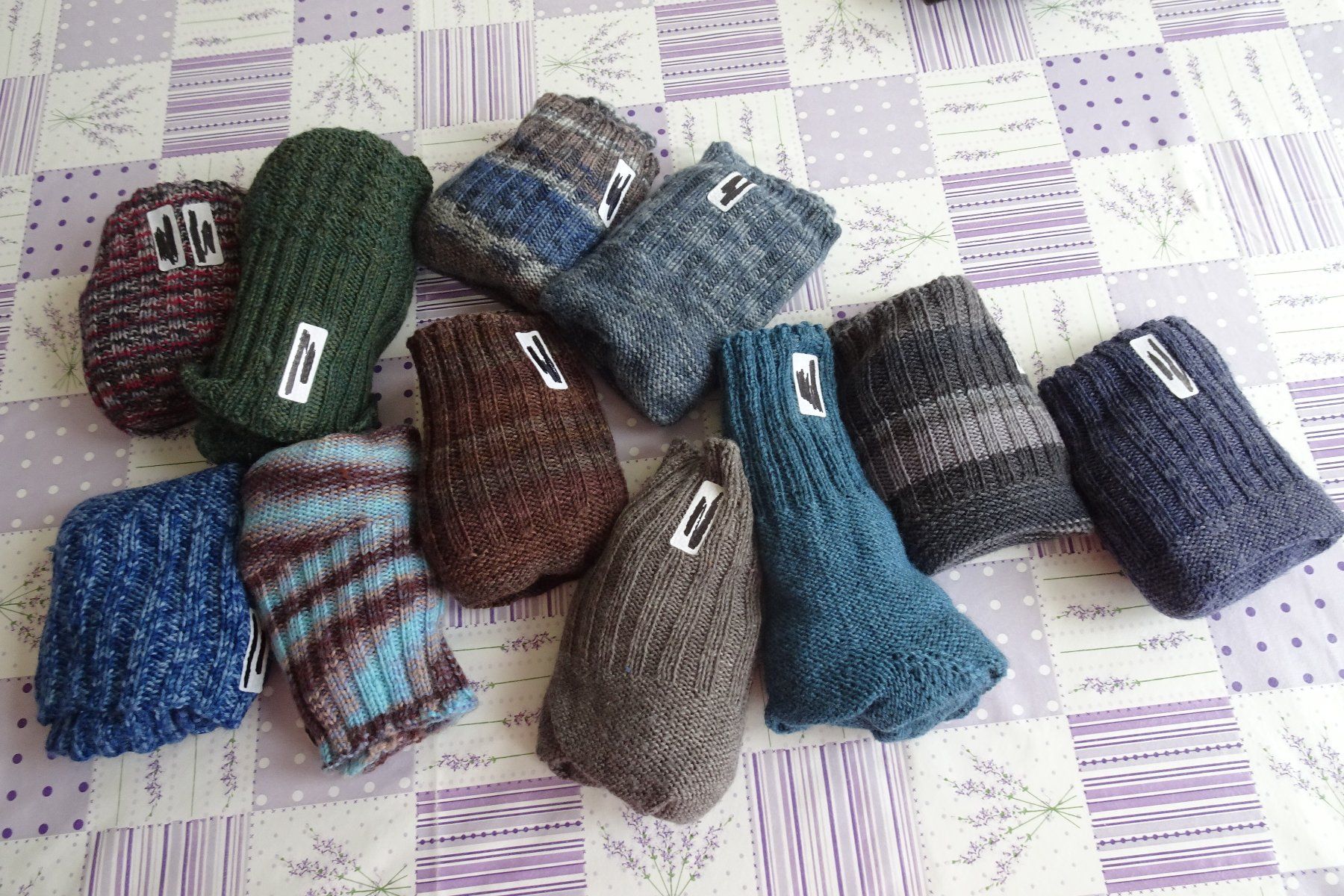 Calze: Set mit 13 handgestrickten Wollsocken ca. Gr. 45 – Usato da Strengelbach venduto da schmetterling20