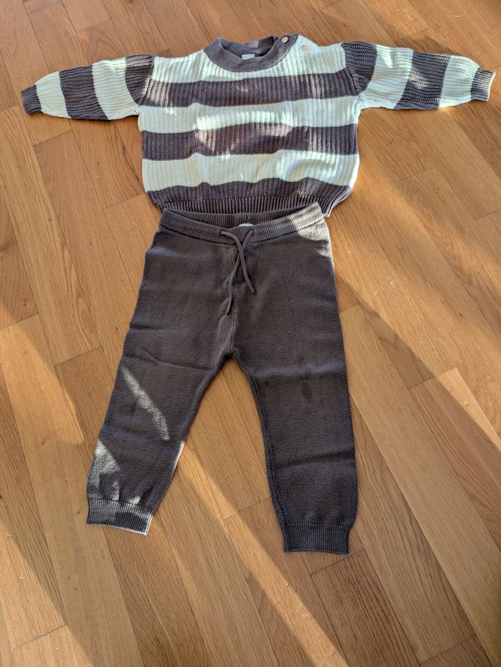 H&M Kleiderpakete & -sets: Susses Strickset für Babys, Grösse 86 – Gebraucht aus Zug von vik_8fdf
