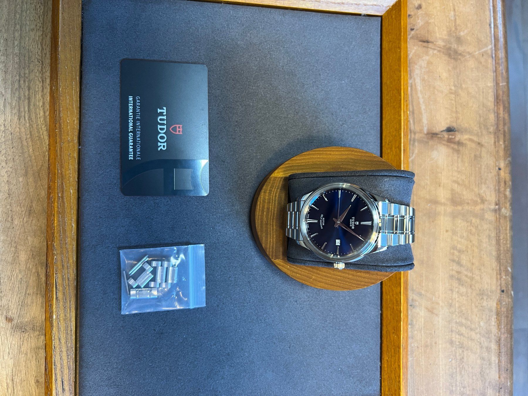 Tudor Montres: FLASH SALE Tudor Style Automatic Date Blue Dial 12700 – D'occasion à Carouge GE par Watchaser 9