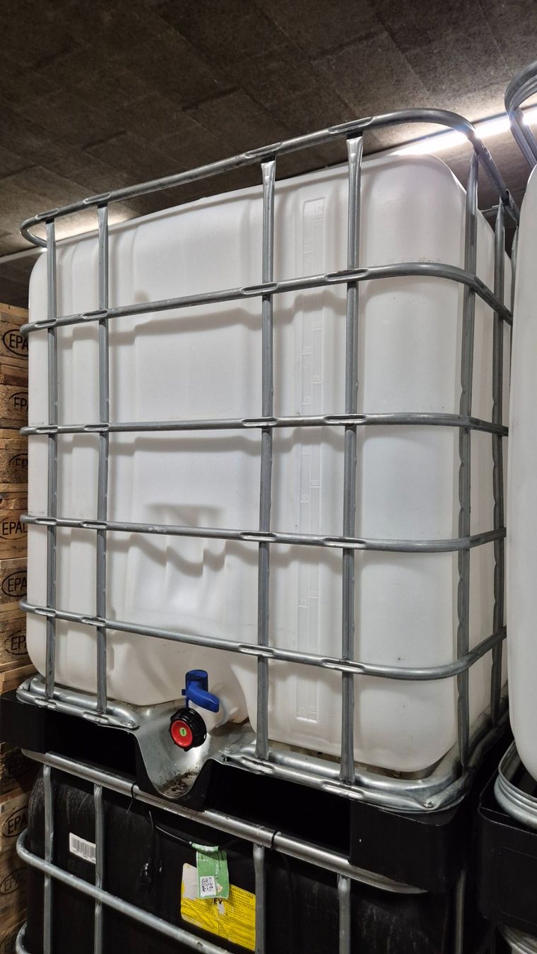 Abbeveratoi e trogoli: Ein IBC Wassertank 1000lt – Usato da Stetten AG venduto da 330er 1