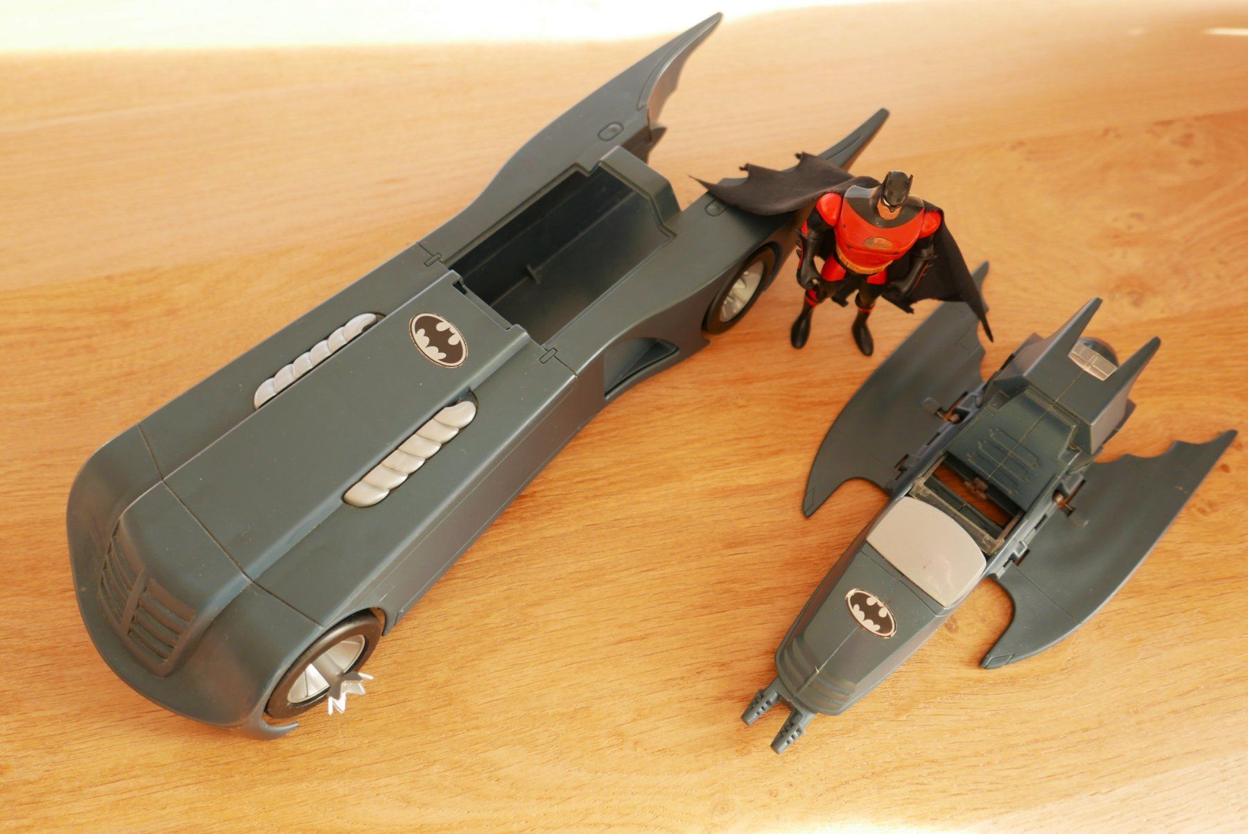 Statuette: Batman Batmobil mit Actionfigur DC 1993 – Usato da Zürich venduto da vals02