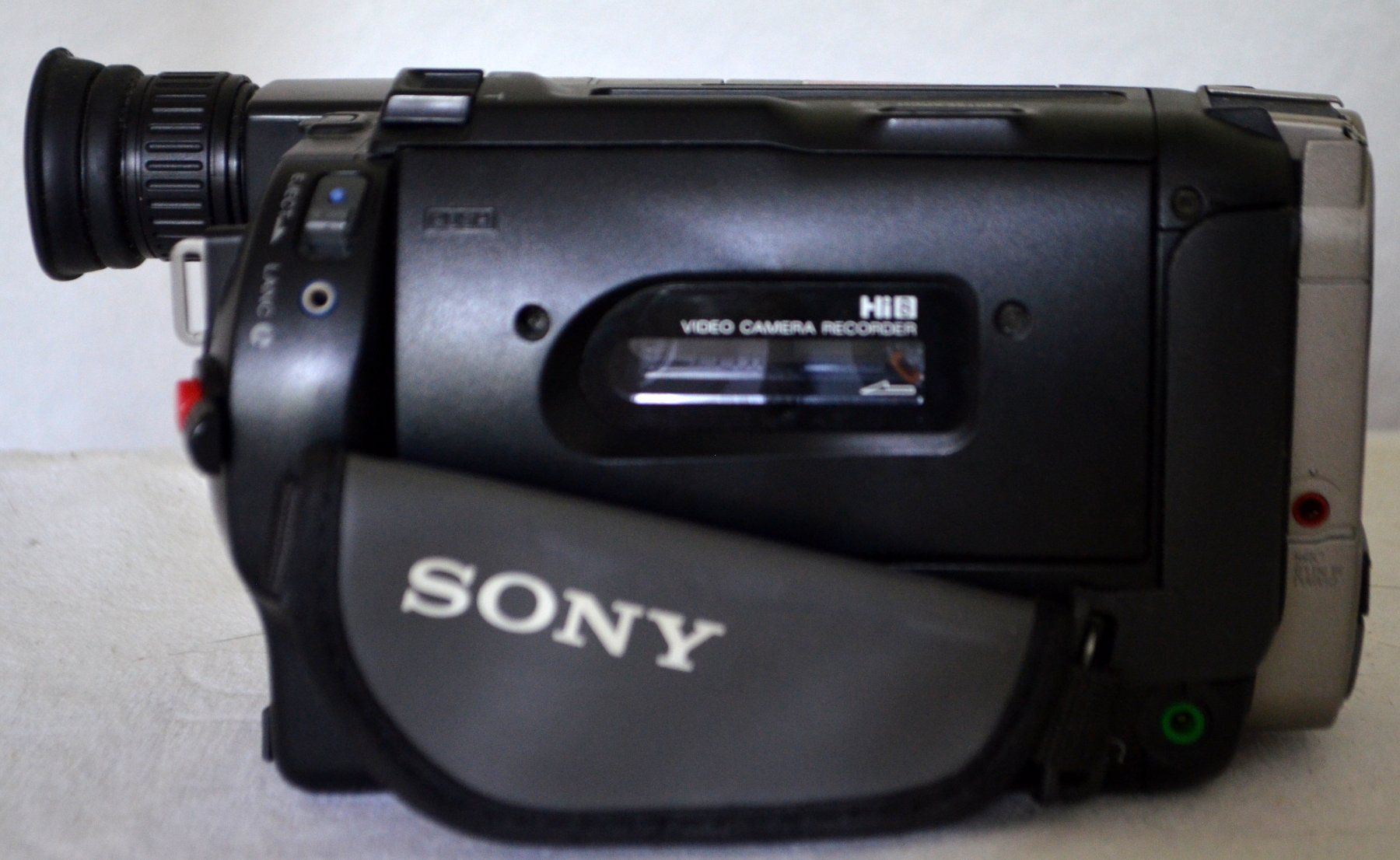 Sony Videocamere: Sony CCD-TRV69E Hi8  Camcorder / caméscope – Usato da Collonges venduto da arashee 4