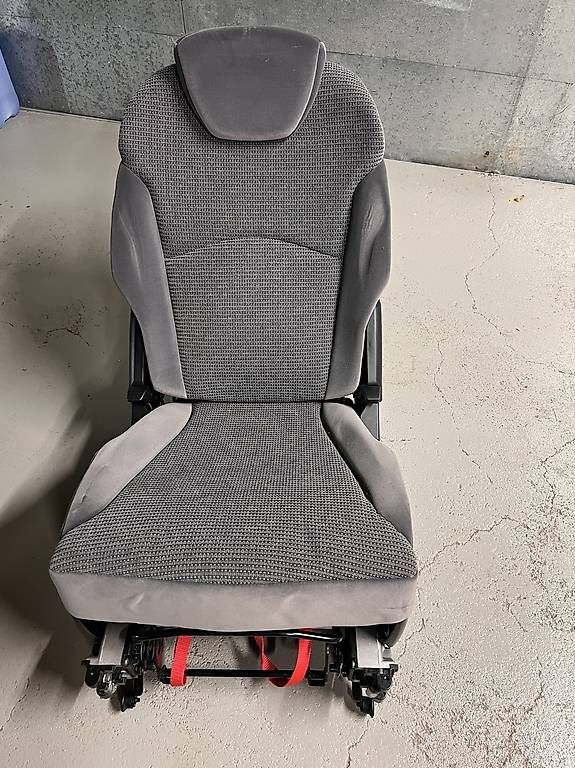 Tutti pezzi di ricambio auto: Sitz Peugeot 807 – Nuovo e nell'imballaggio originale da Naters venduto da pao_2lv5 1