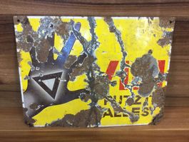 Defektes rostiges Emaille Schild VIM putzt alles