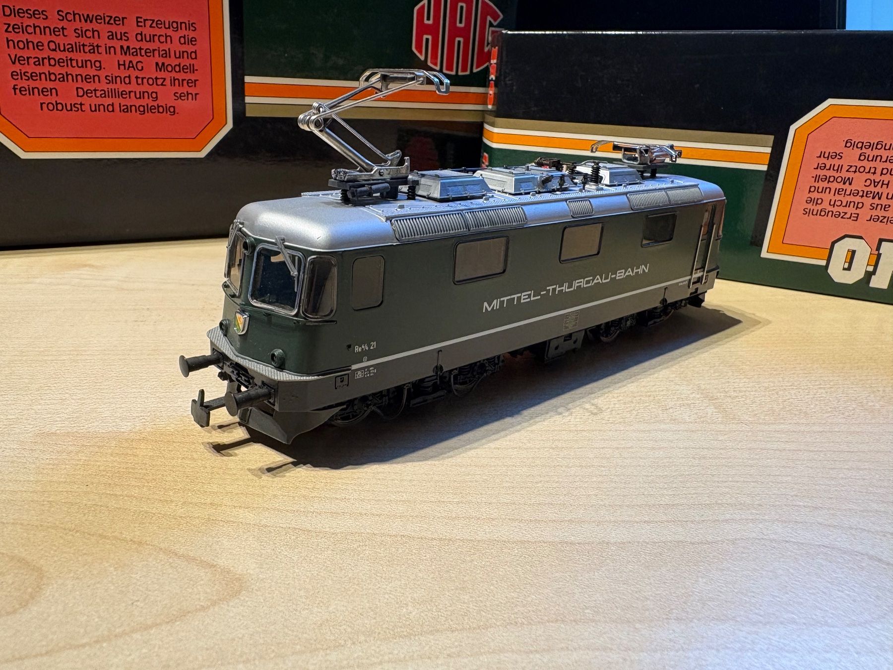 Hag Modelleisenbahnen: Hag 272 Re 4/4II MThB – Neu und originalverpackt aus Corcelles Payerne von Pierre66