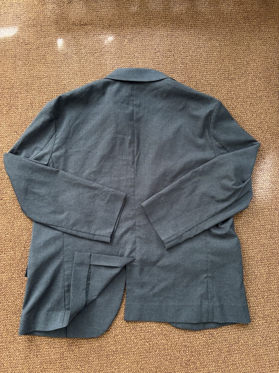 Completi: Suit – Nuovo (secondo la descrizione) da Genève venduto da Second_Hand_Ch 6