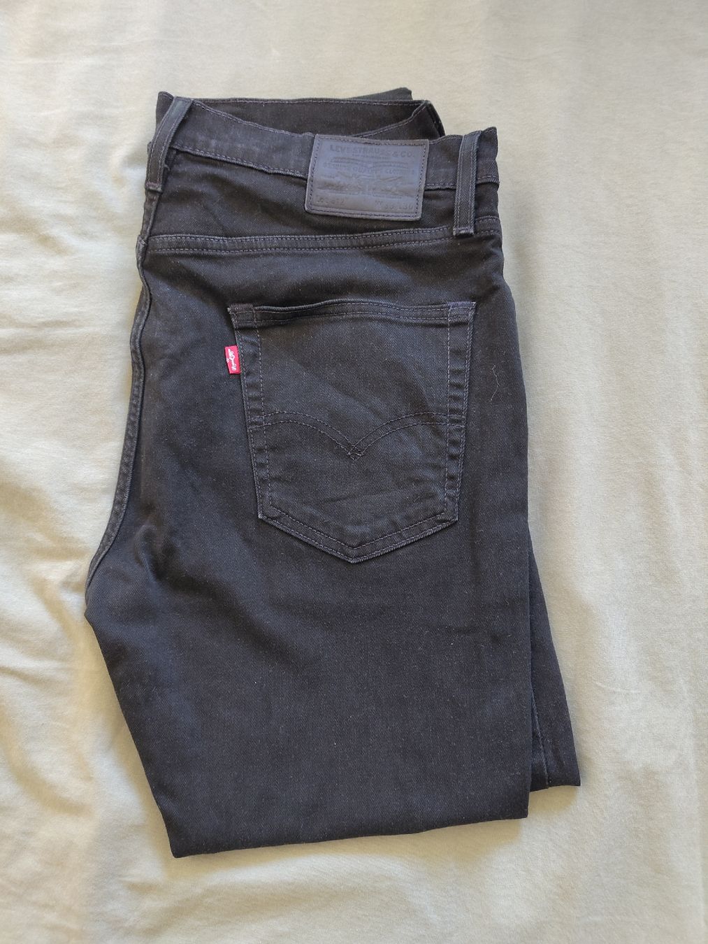 Levi's Jeans: Schwarze Levi's Jeans Grösse 33/30 – Usato da Bern venduto da kt13