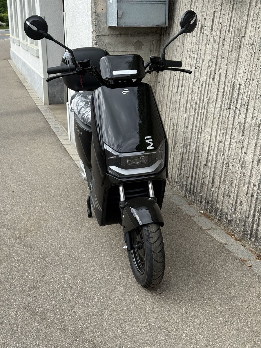 Scooters: E-Roller M-1 – Neuf avec emballage d'origine à Grüningen par Chriweber