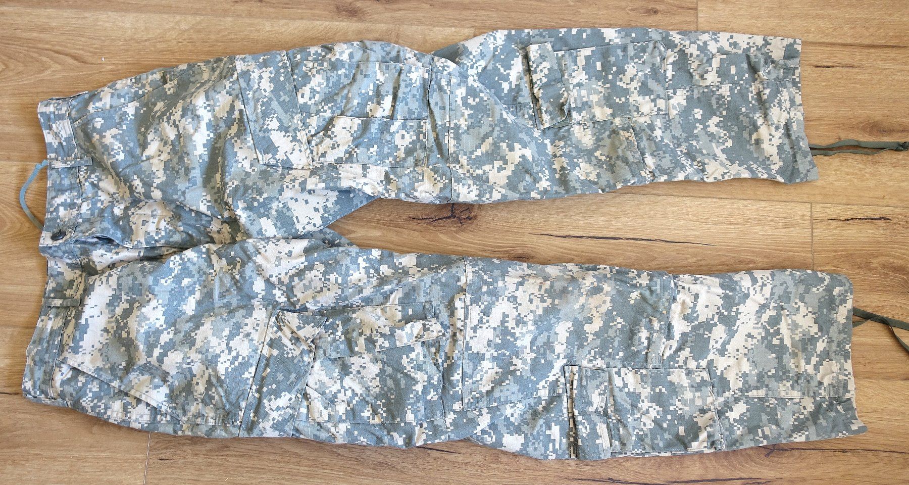 US Army Uniformes: US Army Tarn Hose Camo ACU – D'occasion à Kappelen par Marmoe