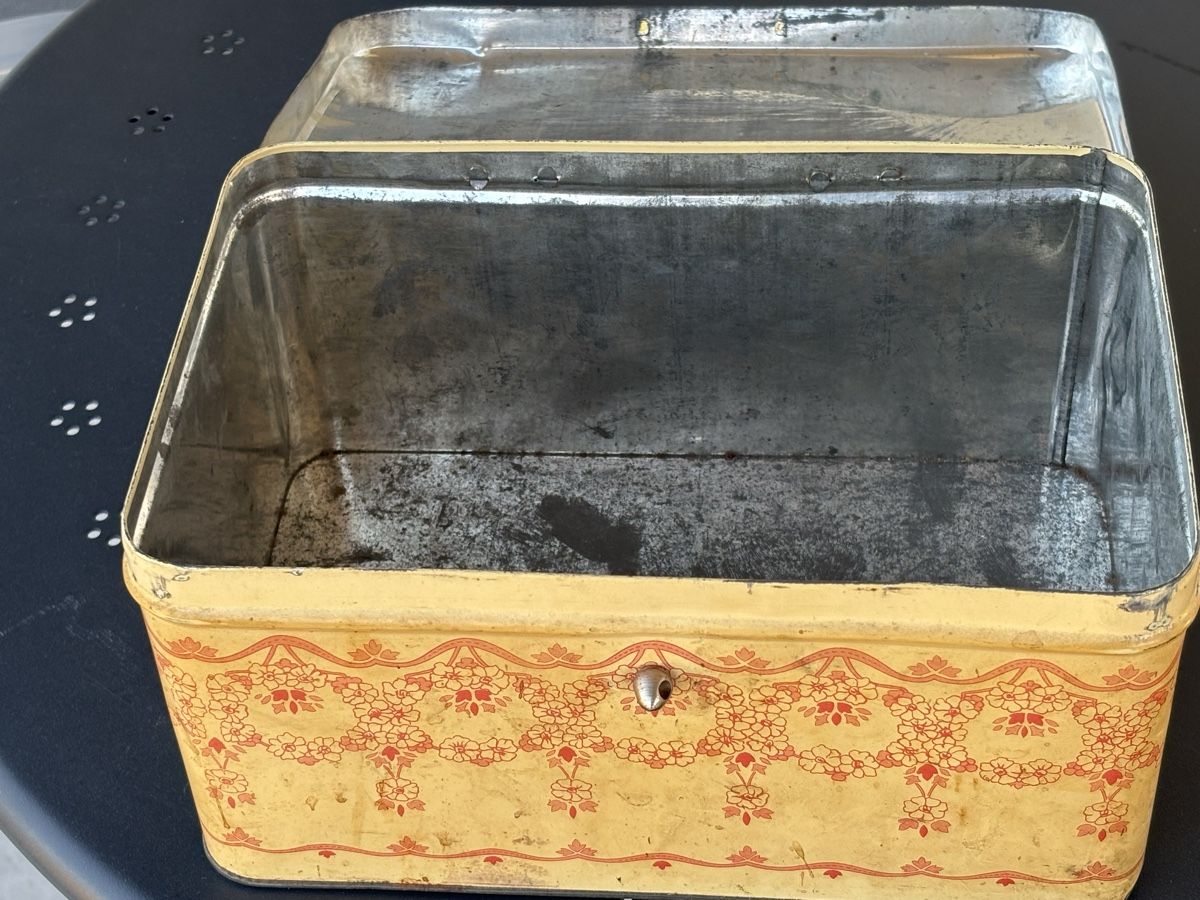 Dosen: Ancienne boîte  – Gebraucht aus Lausanne von pabernard 2