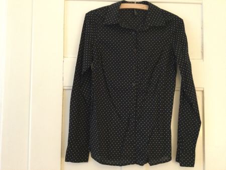 Schwarze Bluse mit Pünktchen- chemisier noir à poix  - S