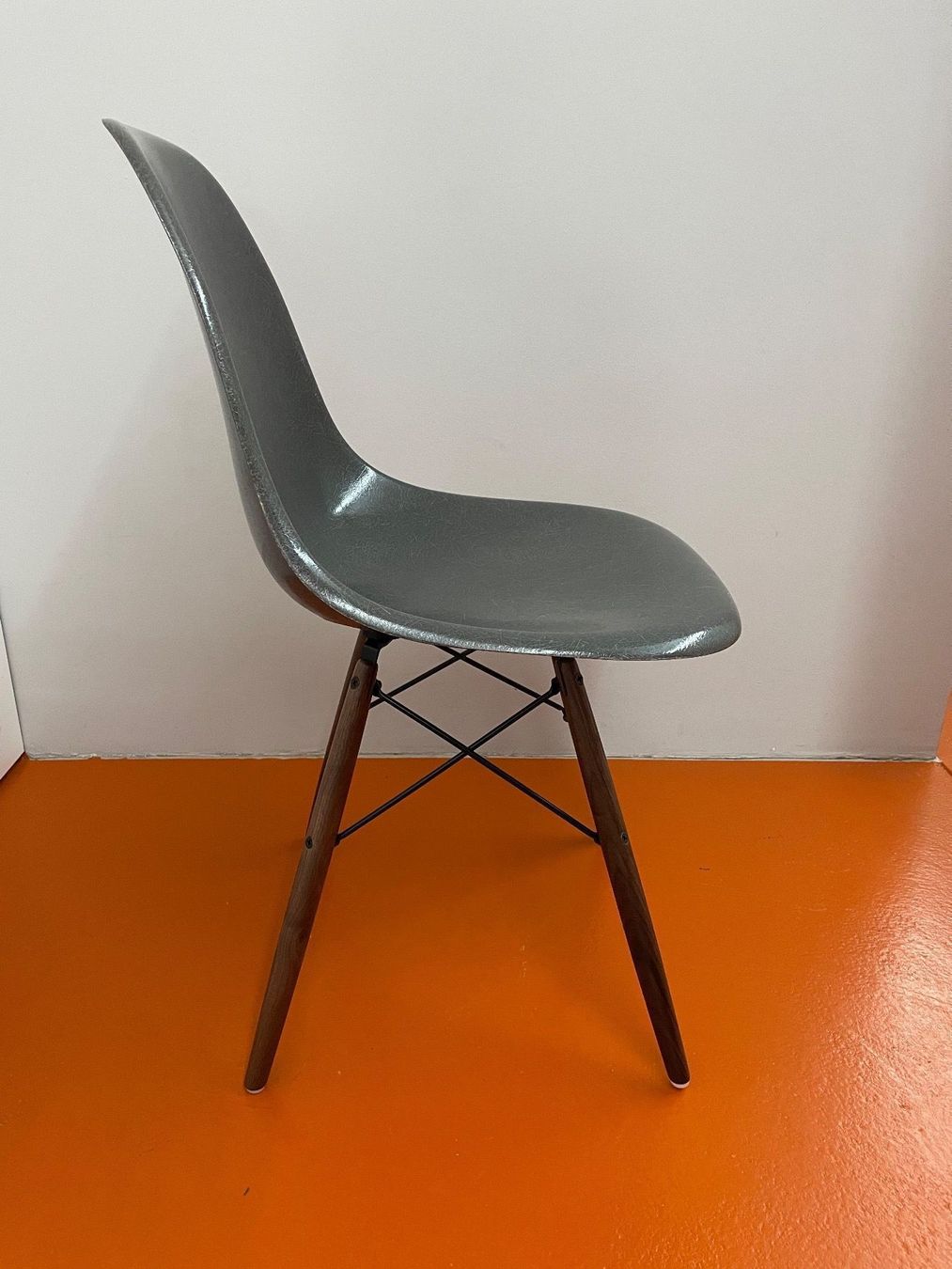 Eames Sedie: Eames Side Chairs elephant grey – Usato da ipsach venduto da Latigo 1