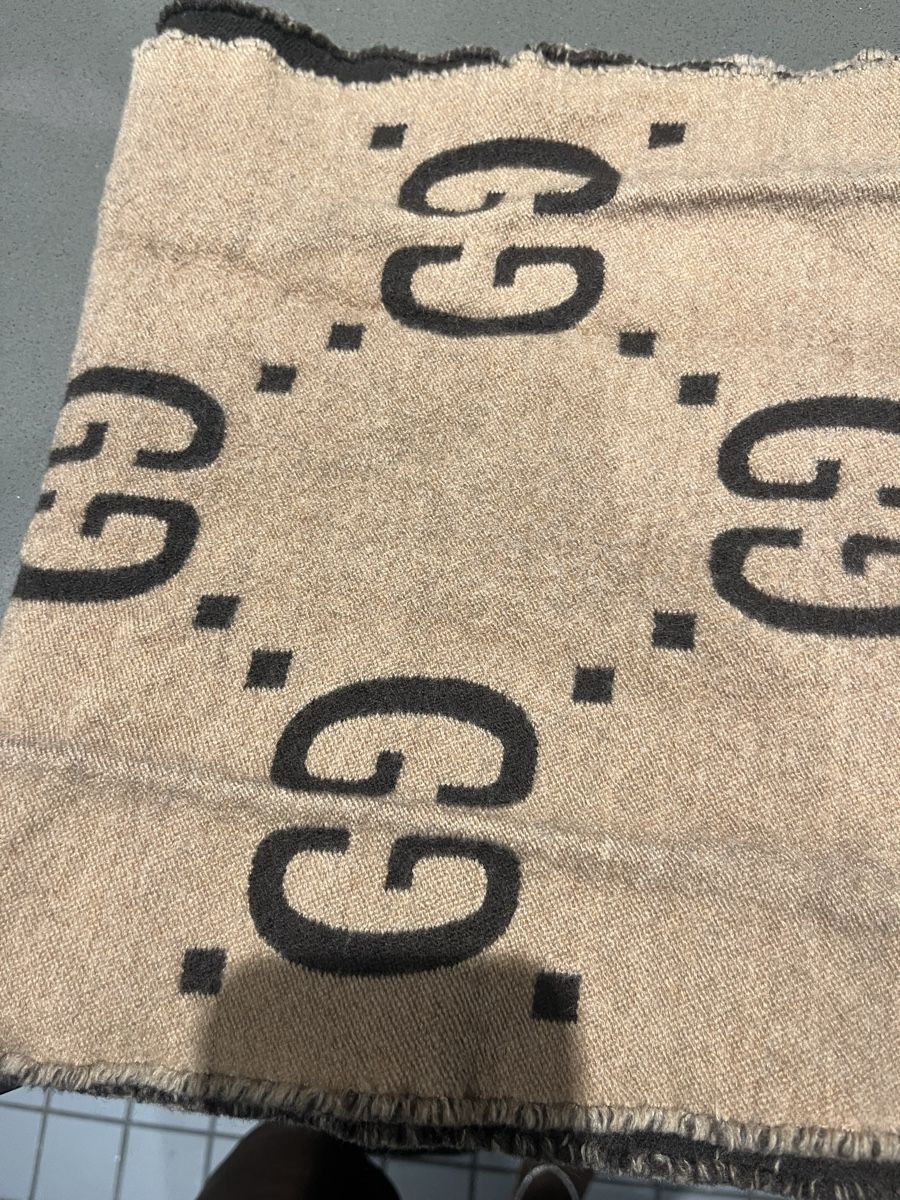 Gucci Foulards & écharpes: Gucci GG Schal Original – D'occasion à Ebikon par loy_wjg6 4