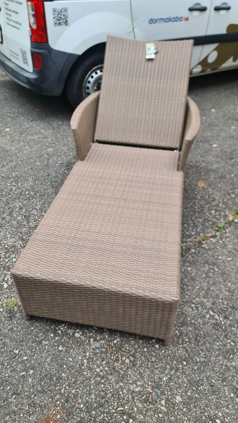 Sedie a sdraio: Rattan-Liege mit Beistelltisch – Nuovo (secondo la descrizione) da Oberdorf BL venduto da heinimag 2