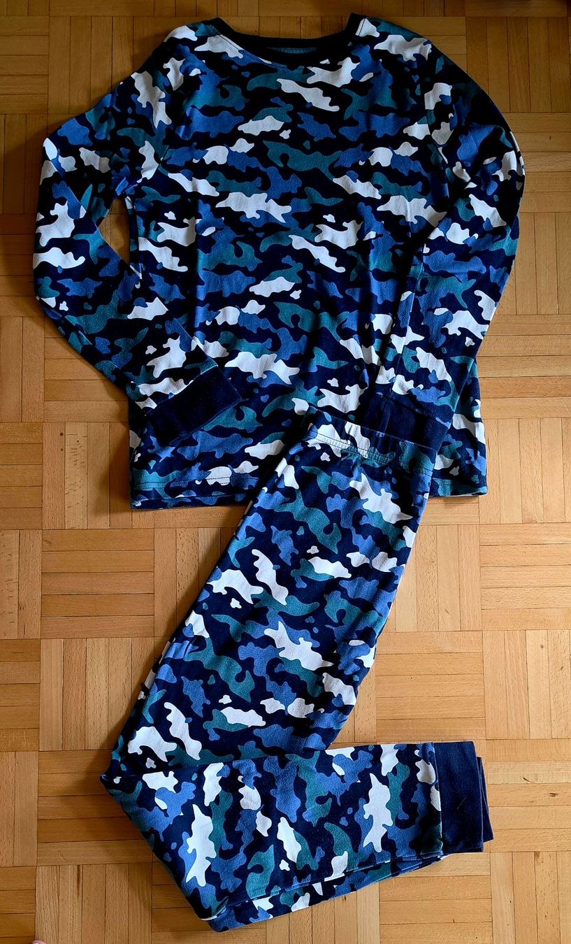 Pyjamas: Pyjama 146 – D'occasion à Ruggell par liverzano1