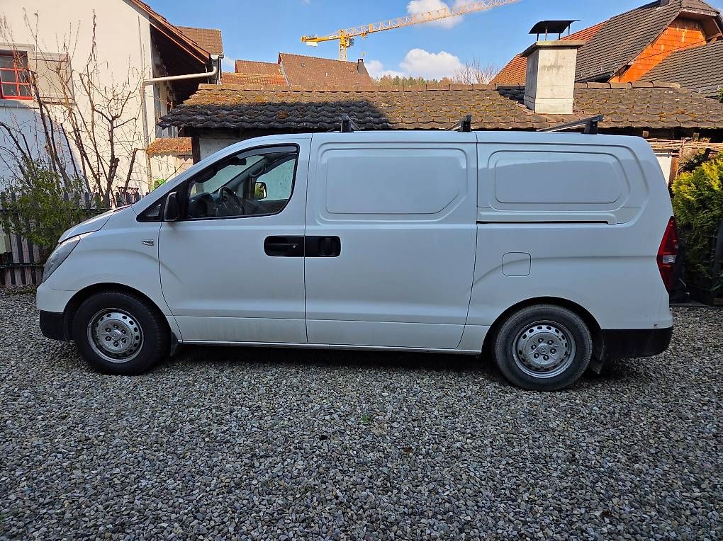 Hyundai Veicoli commerciali: Hyundai H-1 CARGO 2.5l CRDI Ab MFK – Usato da Hüntwangen venduto da Butch23 1