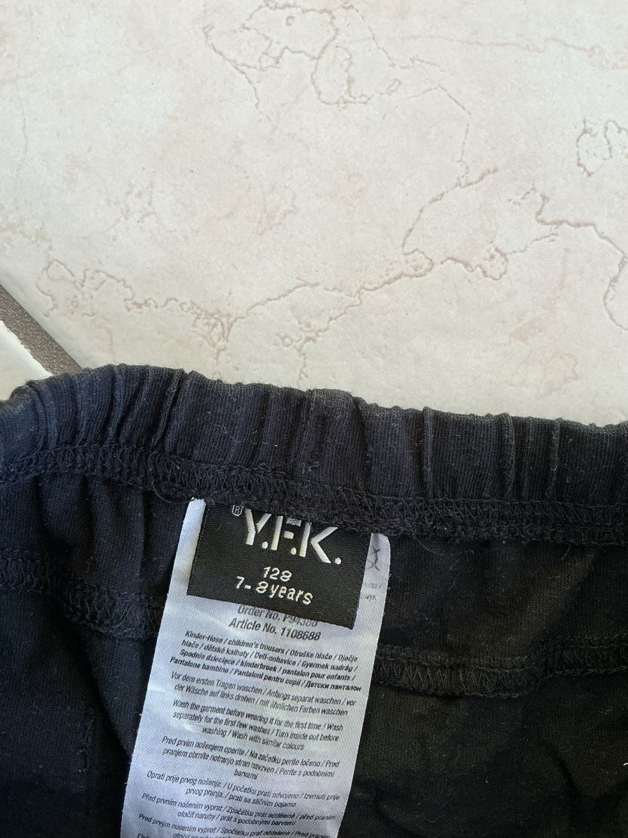 Hosen: schwarze kurze Hose Größe 128 – Gebraucht aus Zimmerwald von wuff81 2