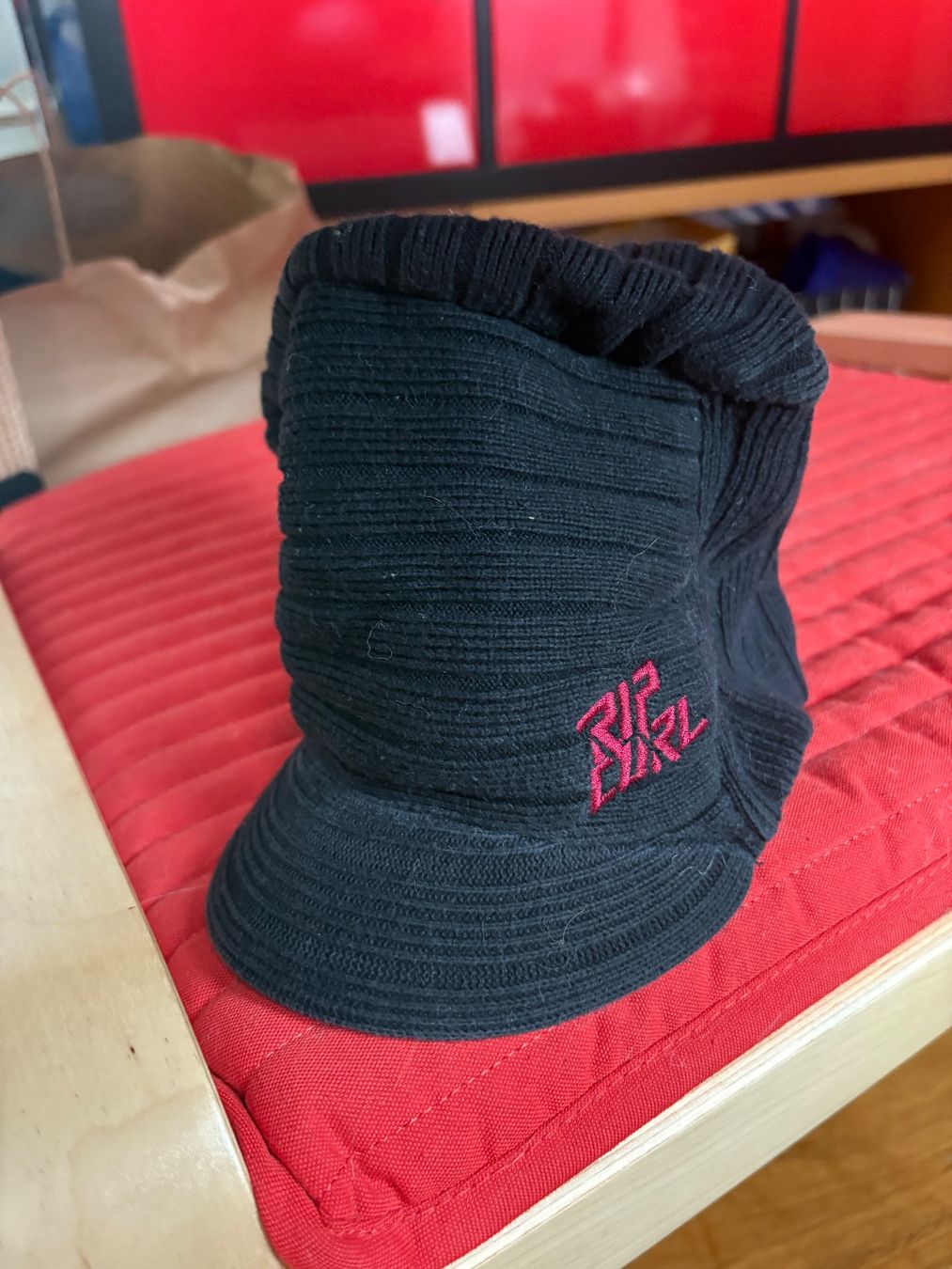 Rip Curl Copricapi, berretti & cappellini: Bonnet Rip Curl noir – Usato da Lausanne venduto da milou201619 1