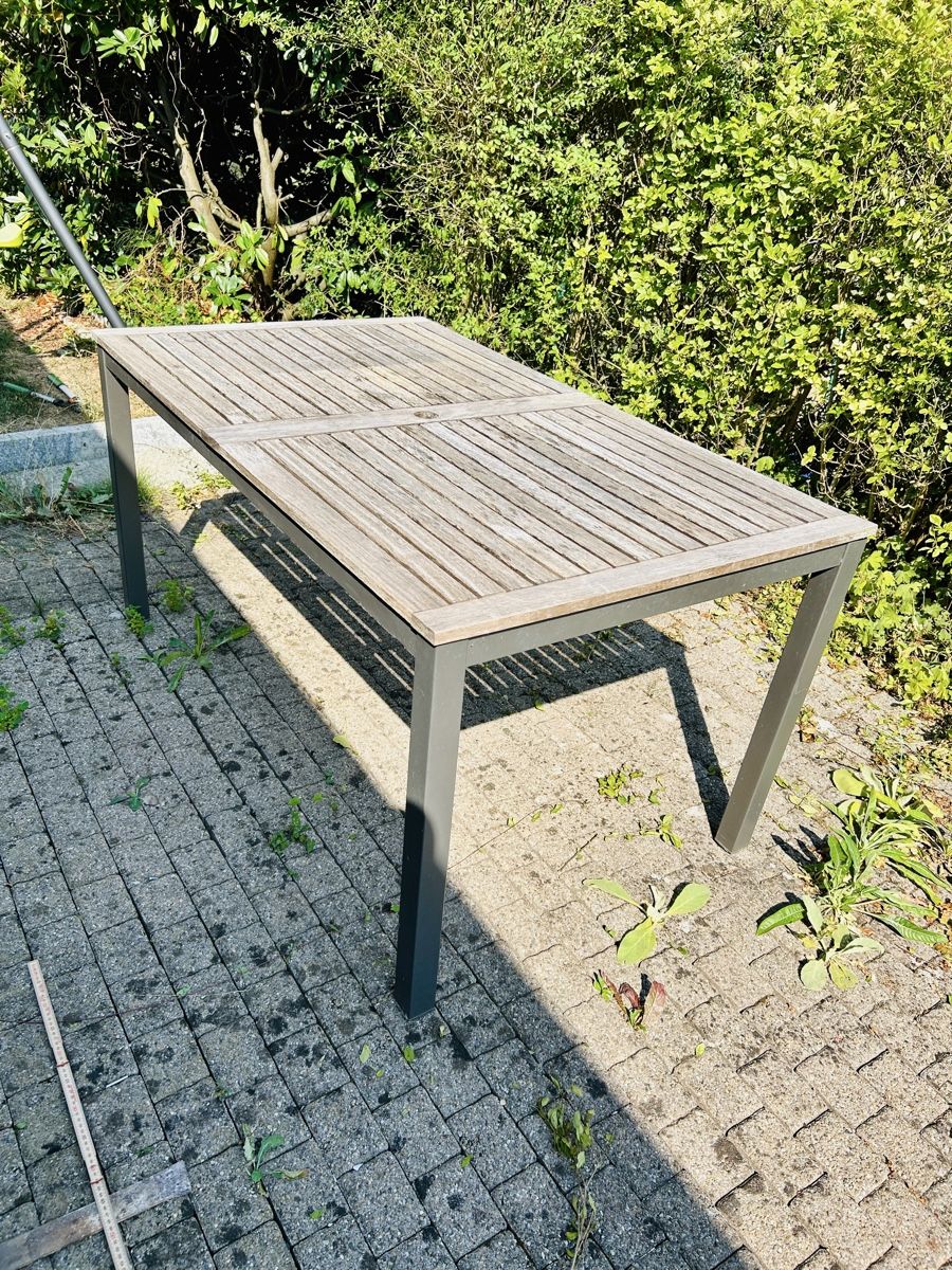 Tavoli: Gartentisch Holz Metall Grau – Usato da Wittenwil venduto da MIKA_1904 1