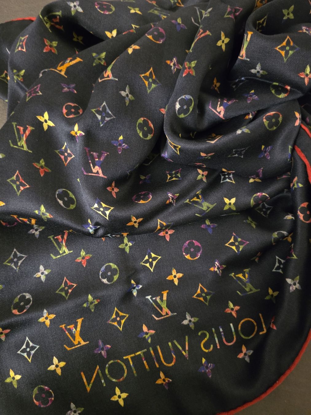 Louis Vuitton Foulard & Sciarpe: Louis Vuitton Schal – Nuovo (secondo la descrizione) da Gattikon venduto da lavric_d 2