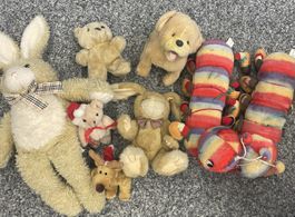 Plüschtiere, Bär, Hase, Raupe & Reh -