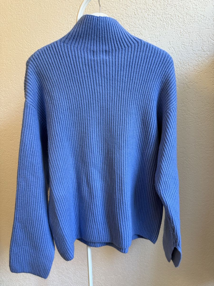 H&M Pullover & Sweatshirts: Pull maille bleu clair oversize H&M, t.36/S – Gebraucht aus Tavannes von Thriftshop 1