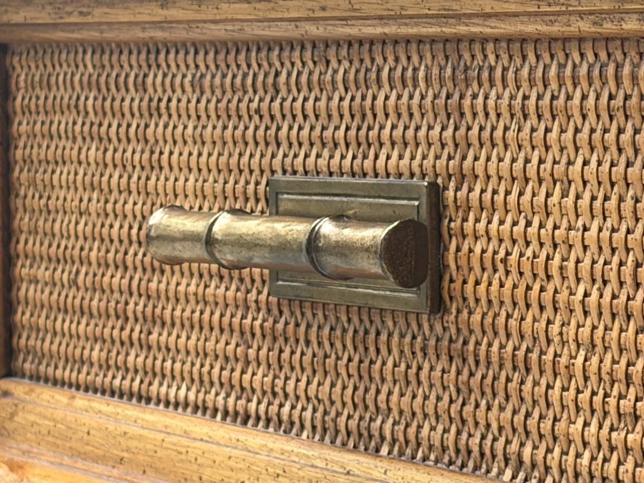 Cassettiere: Sideboard Rattanfronten und Messinggriffen, Italien, 70er – Usato da Zürich venduto da LeMoege 3