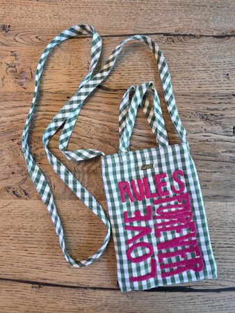 EnSoie Crossbody Handytasche grün kariert mit Stickerei