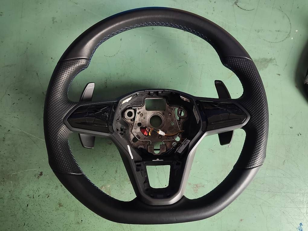 Tutti pezzi di ricambio auto: Lenkrad golf 8 volante – Usato da Giubiasco venduto da aro_2mbh