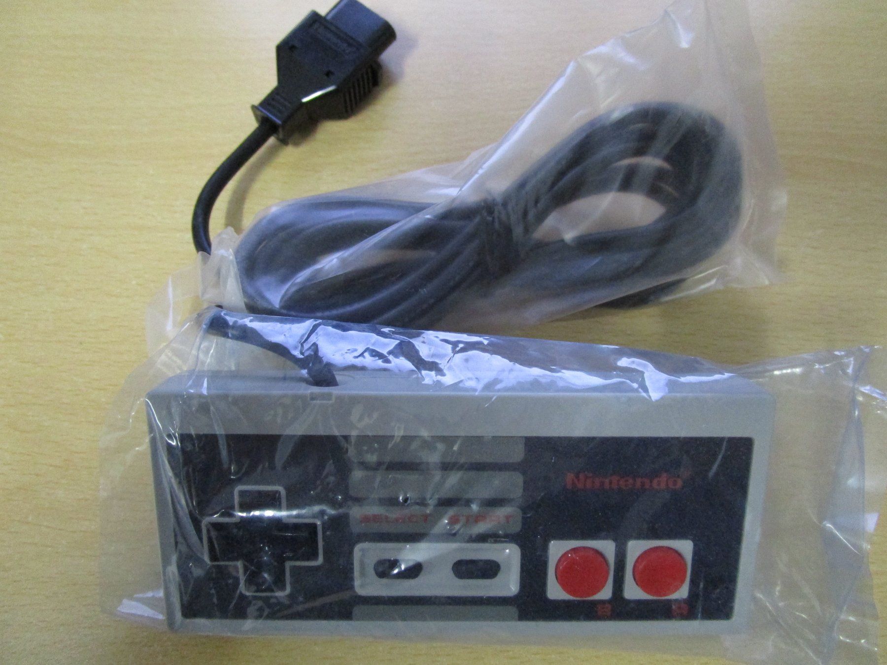 Nintendo Controller: Original Nintendo NES Controller - Neuware - NES Nintendo – Nuovo e nell'imballaggio originale da Goldau venduto da agestuffer