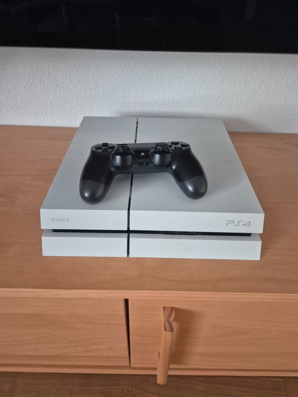 Sony Console: Sony PlayStation 4 Konsole weiss mit Controller gebraucht – Usato da Rüti ZH venduto da brezni-69
