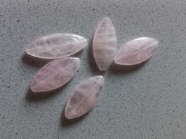 5 Rosenquarz Edel Steine, mit 1mm Loch
