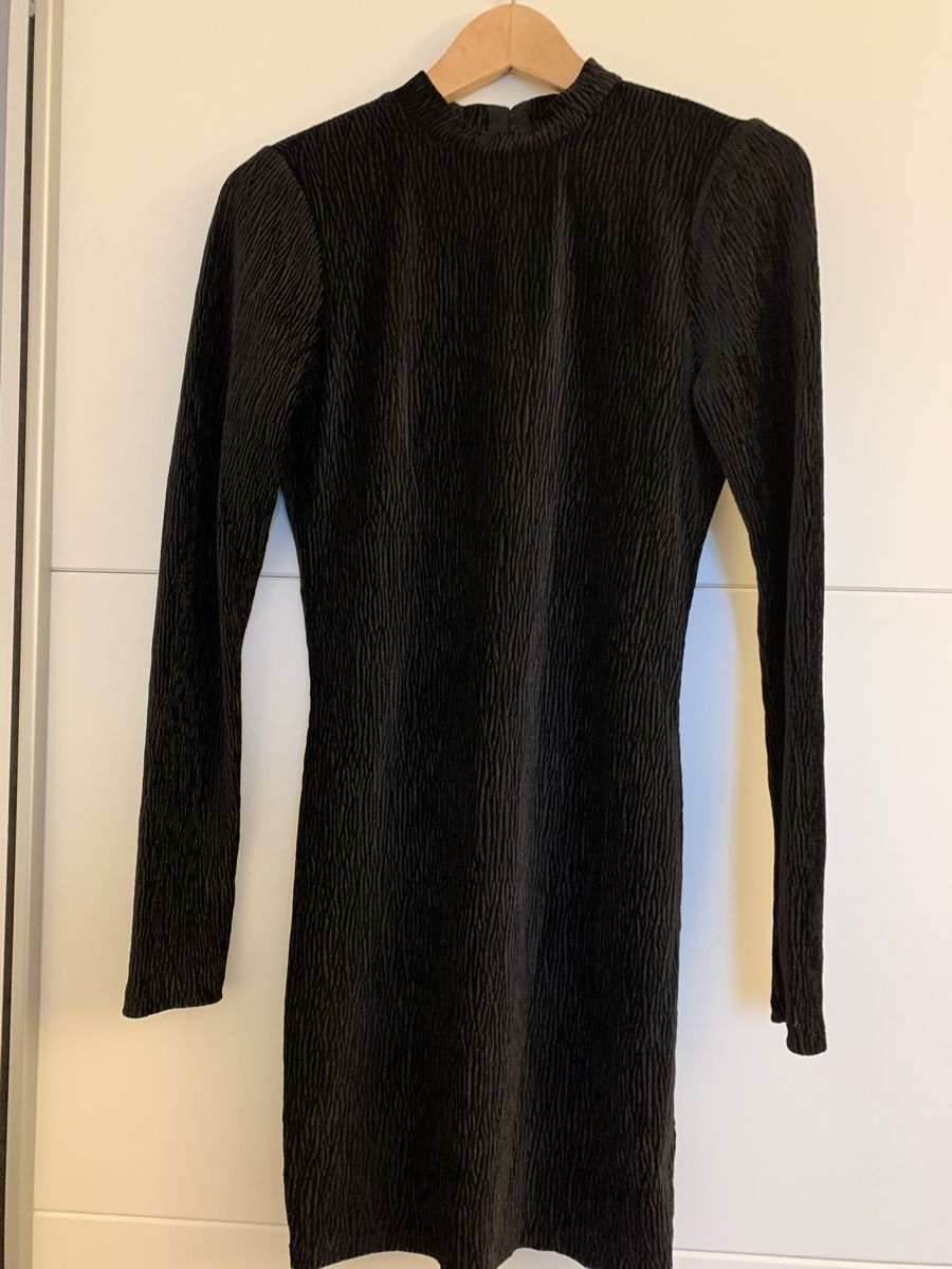 H&M Kleider: Schwarzes Samtkleid mit Rückenausschnitt Gr. S – Neu (gemäss Beschreibung) aus Mettmenstetten von _4_YOU_