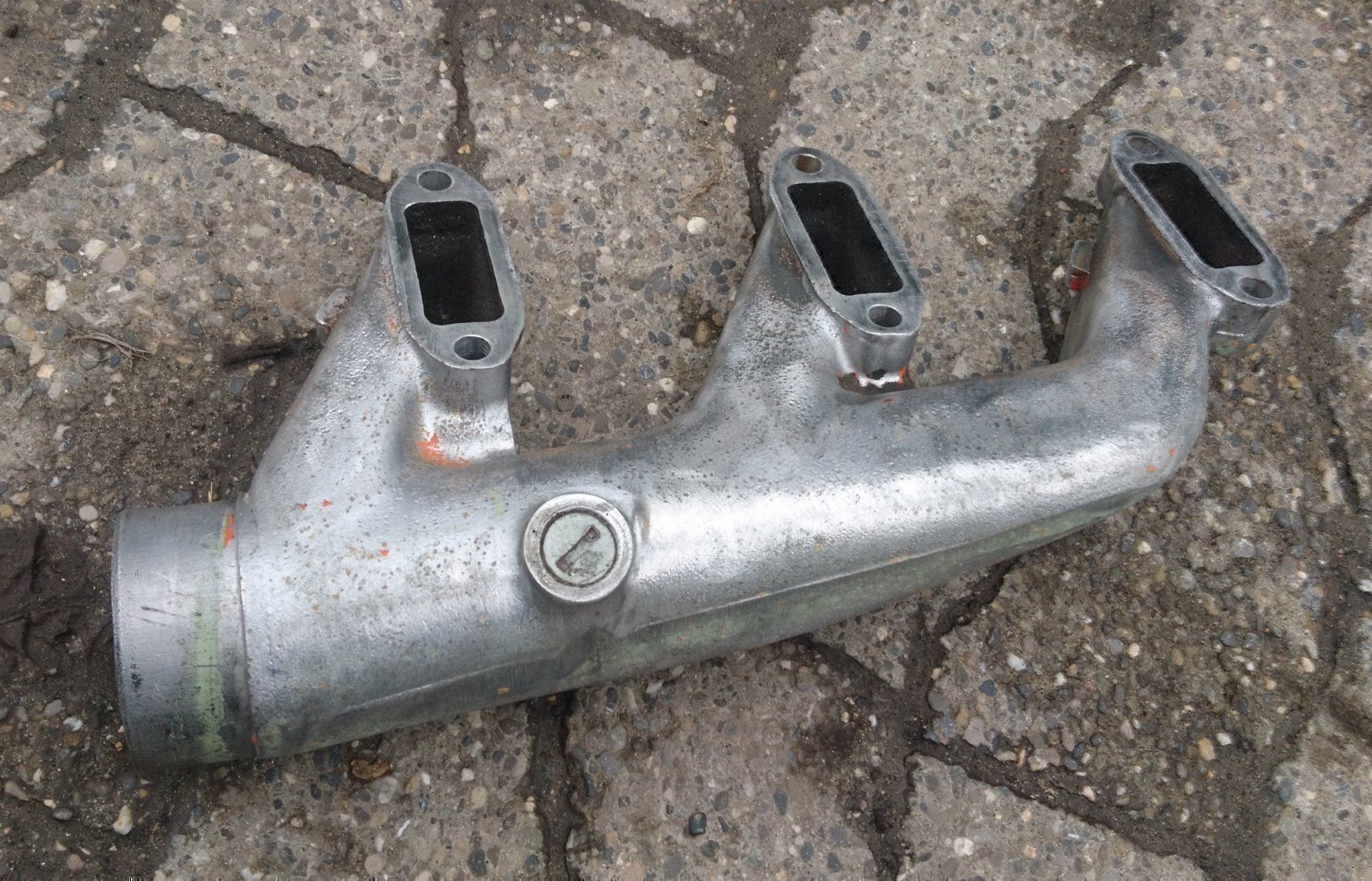 Deutz  Motori: Deutz motor Ansaugkollektor – Usato da Gampelen venduto da Schmidi887 1