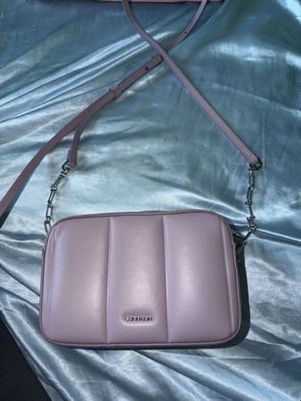 Calvin Klein Handtasche Lavendel Leder neuwertig