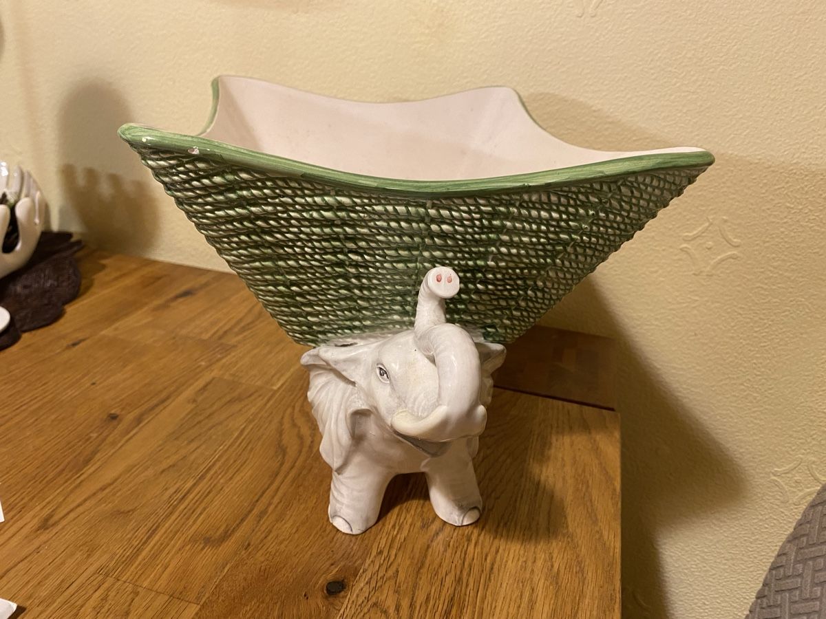 Statuette: Keramikschale auf Elefanten – Usato da Flawil venduto da Naphtali 2